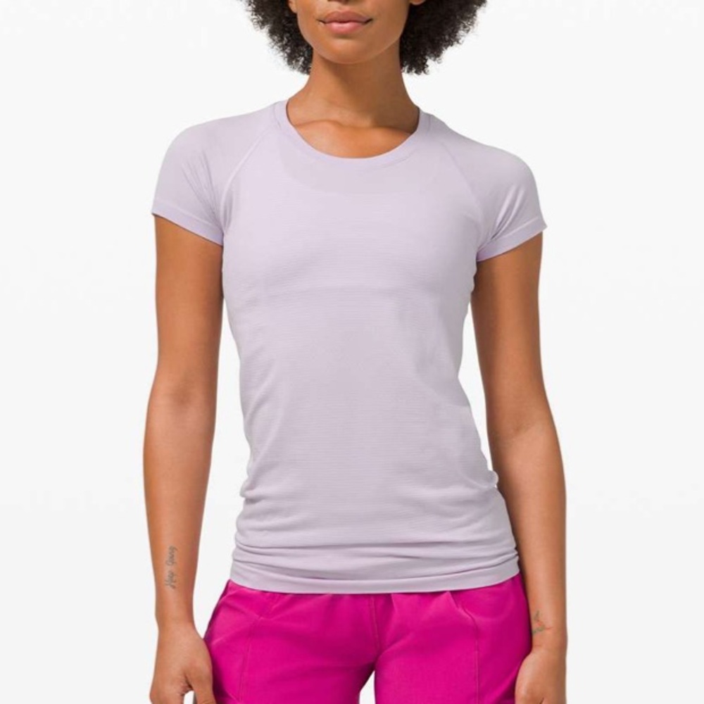 Lululemon Swiftly Tech Short Sleeve 2.0
Lavender Dew / Lavender Dew Size 6